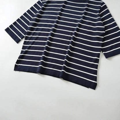 Simple and loose fine needle striped round neck knitted sweater for women