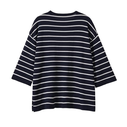Simple and loose fine needle striped round neck knitted sweater for women
