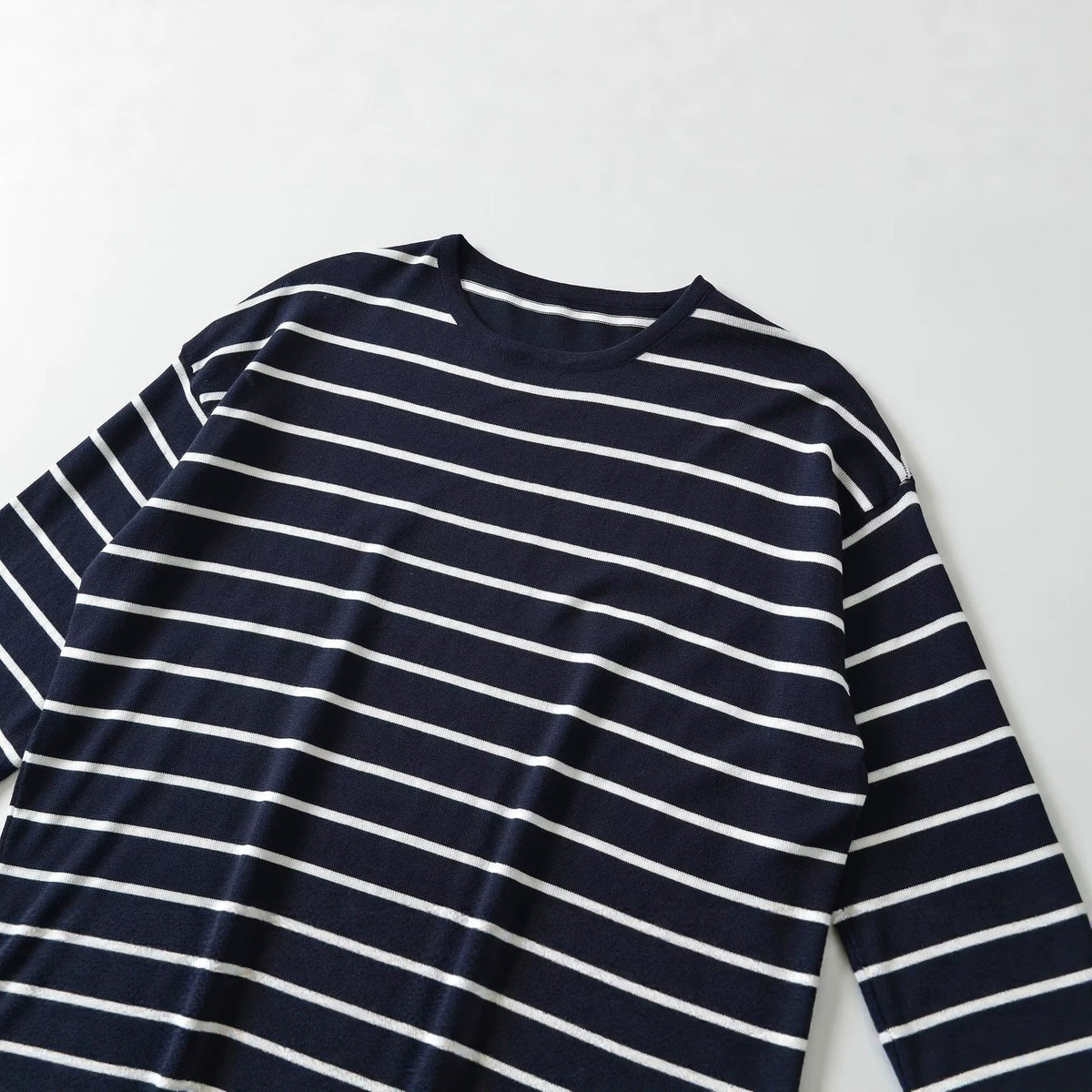 Simple and loose fine needle striped round neck knitted sweater for women